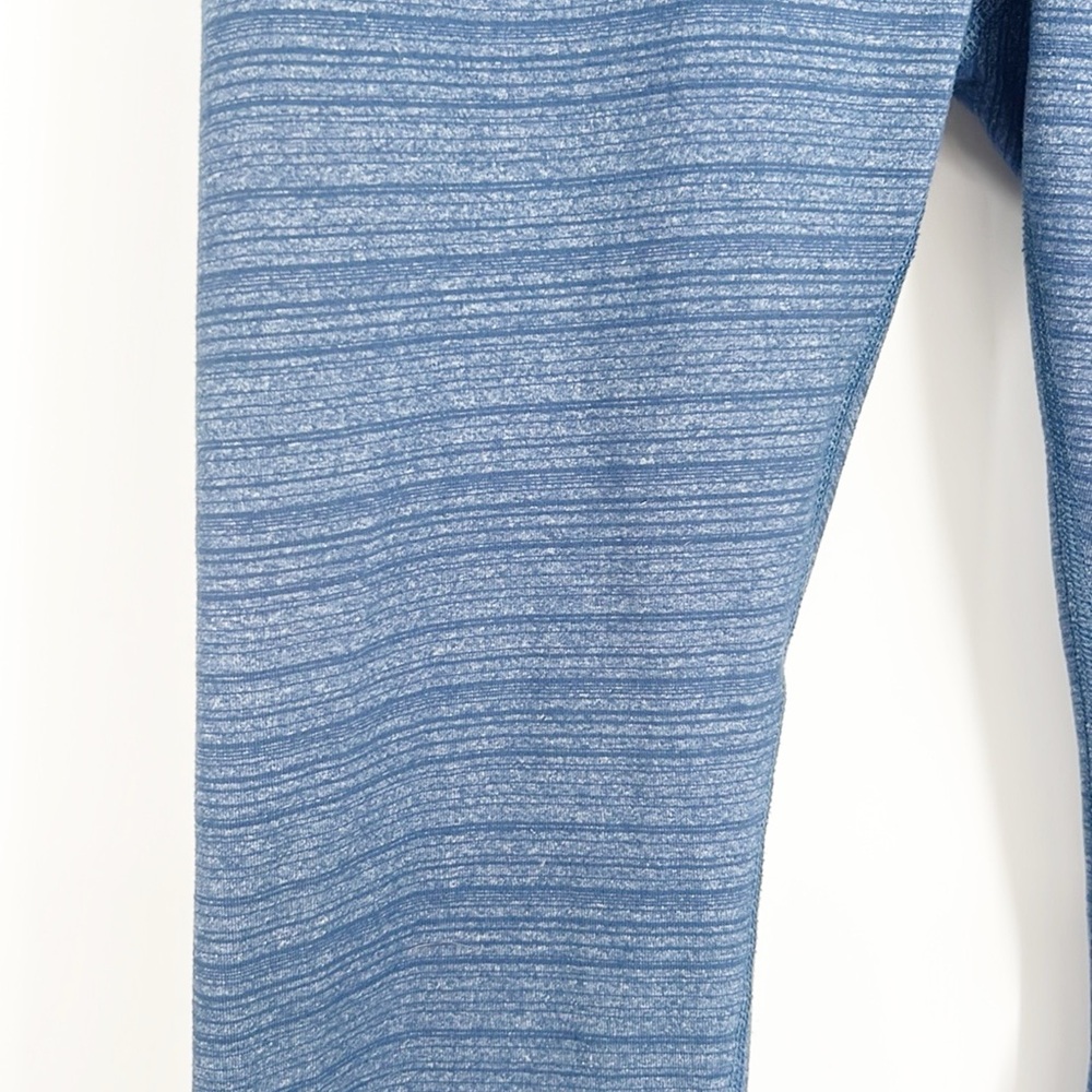 NOBULL Blue Space Dyed Capri Leggings size Medium - Picture 3 of 8